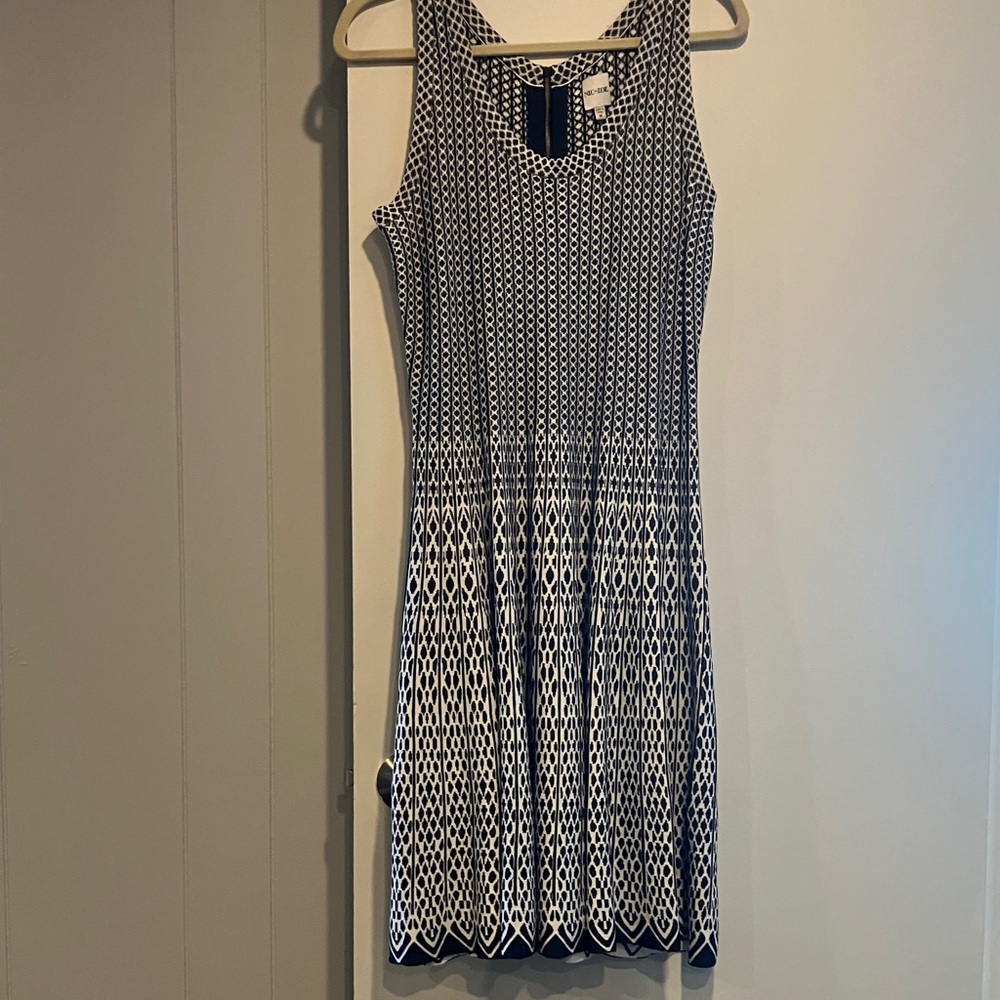 NIC+ZOE Navy and White Geometric Dress. Size Medium. Very good condition.